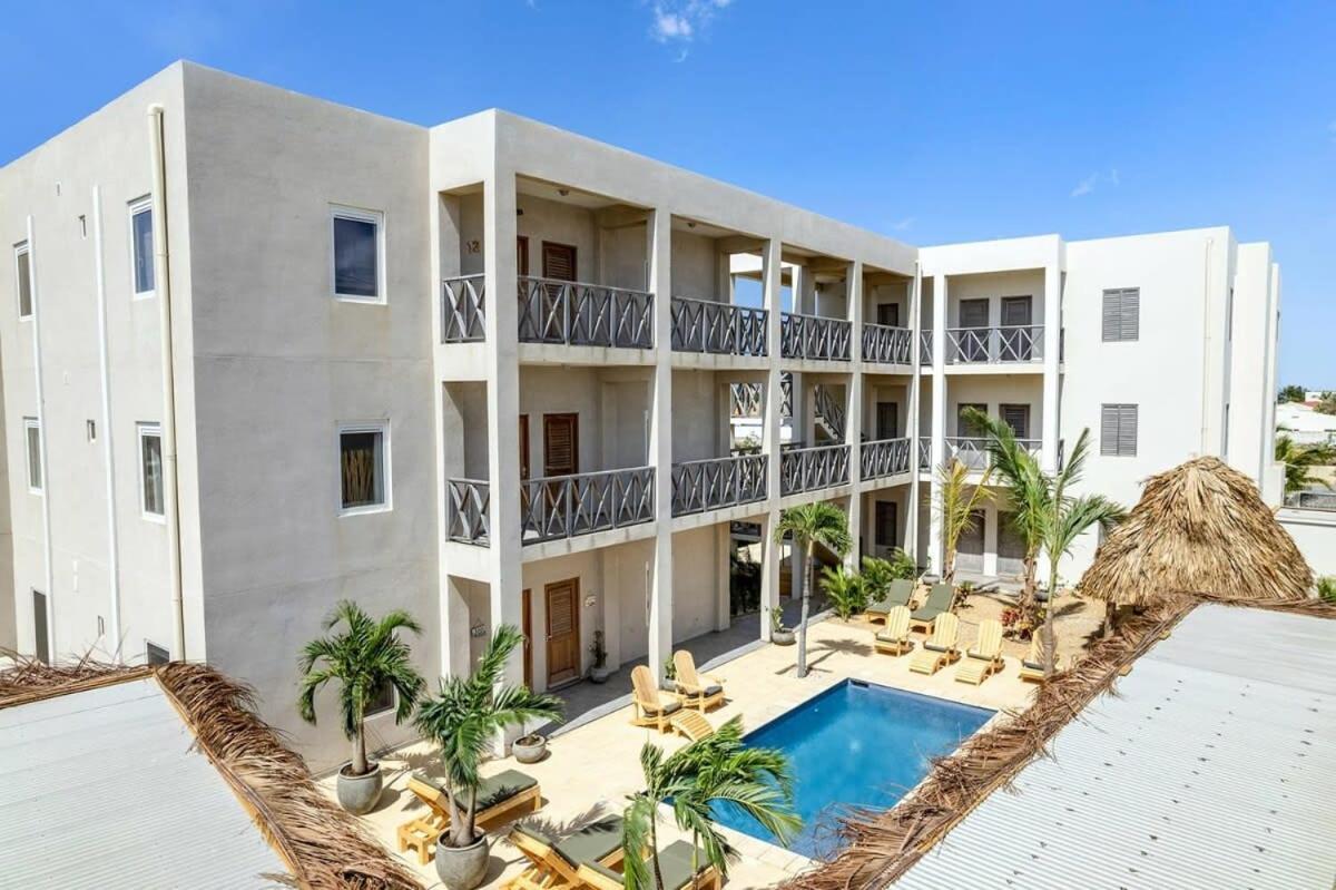 Belnem Breeze Kas Di Mars With Communal Pool Apartment Kralendijk  Exterior photo