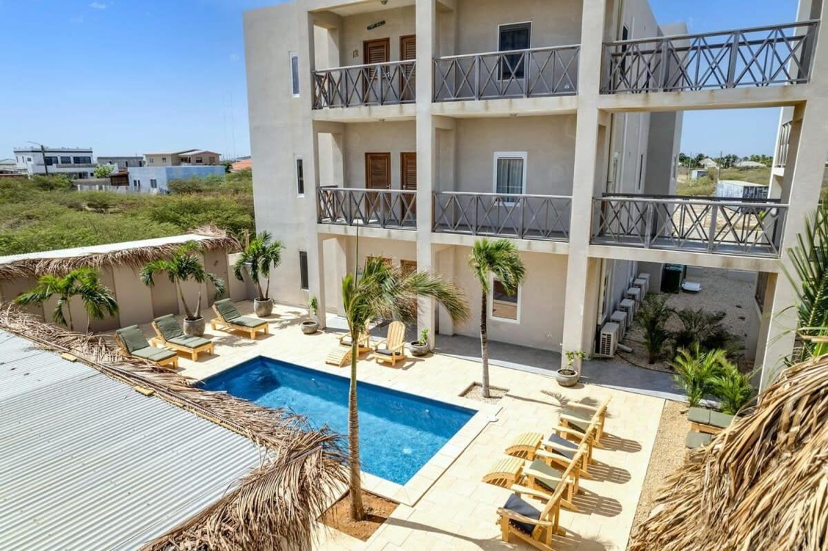 Belnem Breeze Kas Di Mars With Communal Pool Apartment Kralendijk  Exterior photo