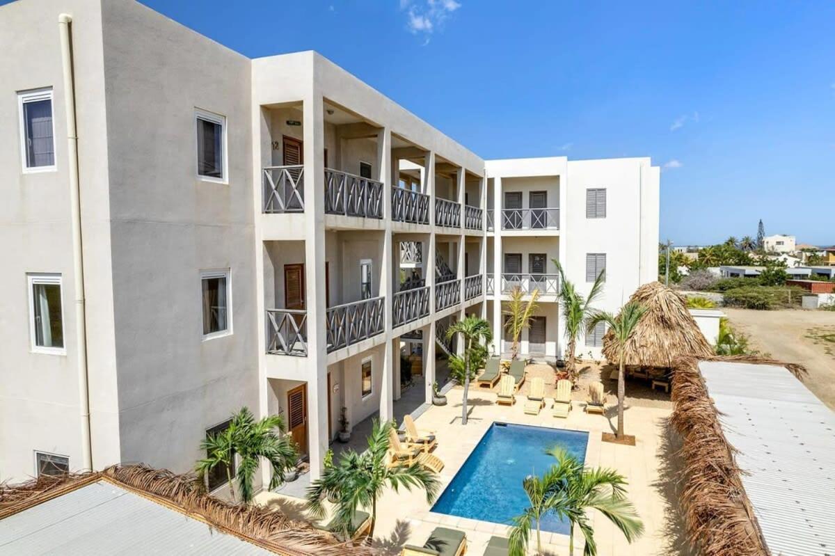 Belnem Breeze Kas Di Mars With Communal Pool Apartment Kralendijk  Exterior photo