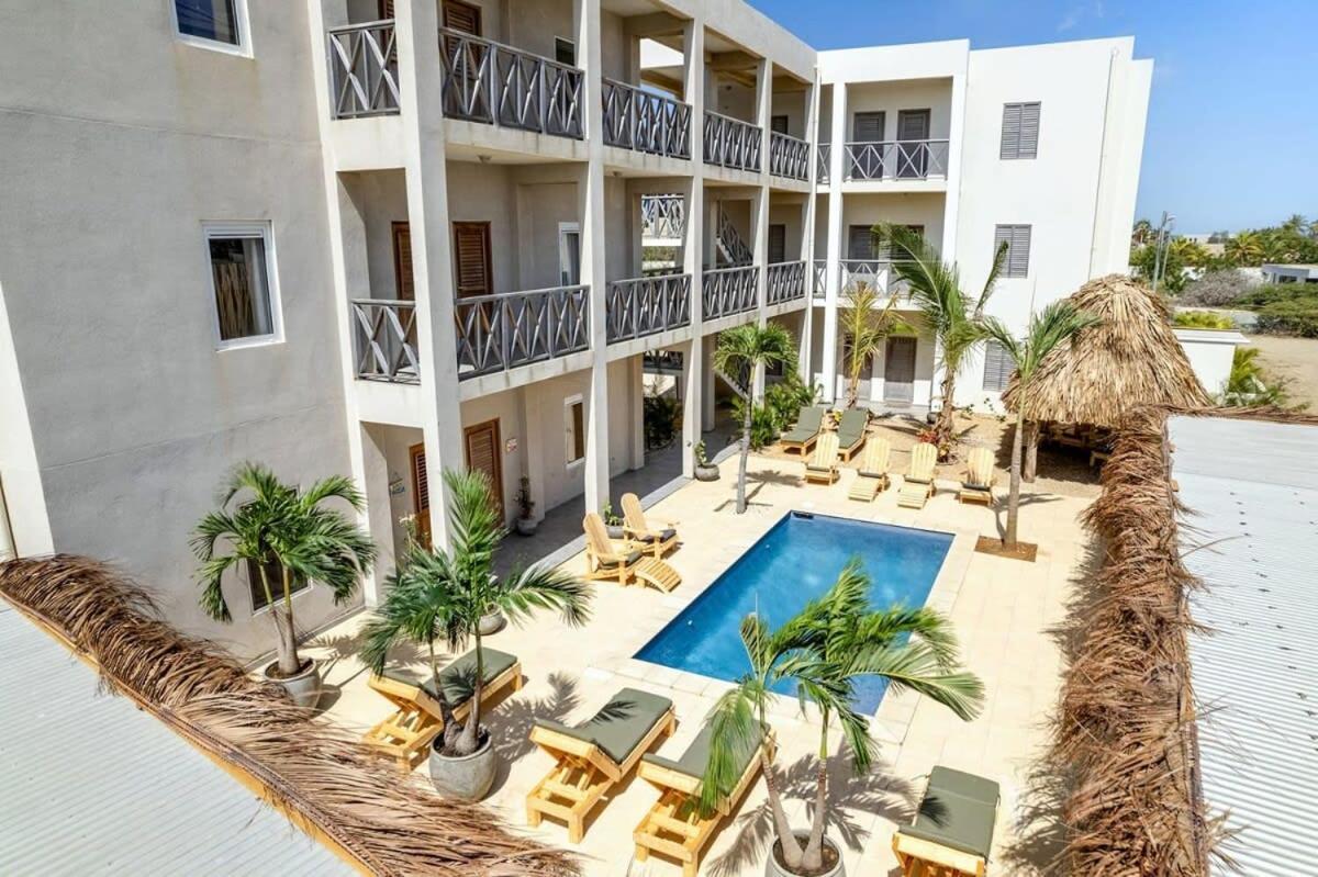 Belnem Breeze Kas Di Mars With Communal Pool Apartment Kralendijk  Exterior photo